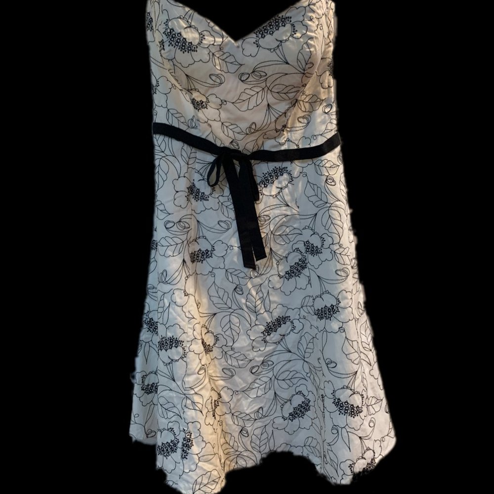 WHITE HOUSE BLACK MARKET STRAPLESS WHITE DRESS NWT